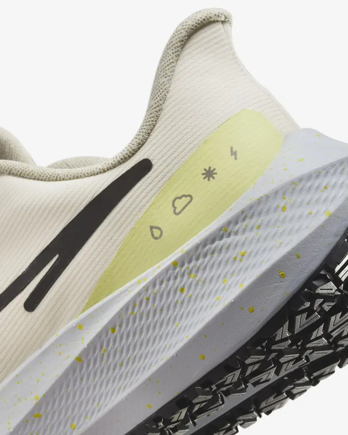 All Shoes Women Nike Pegasus Shield Pale Ivoryneutral Oliveluminous Greenblack