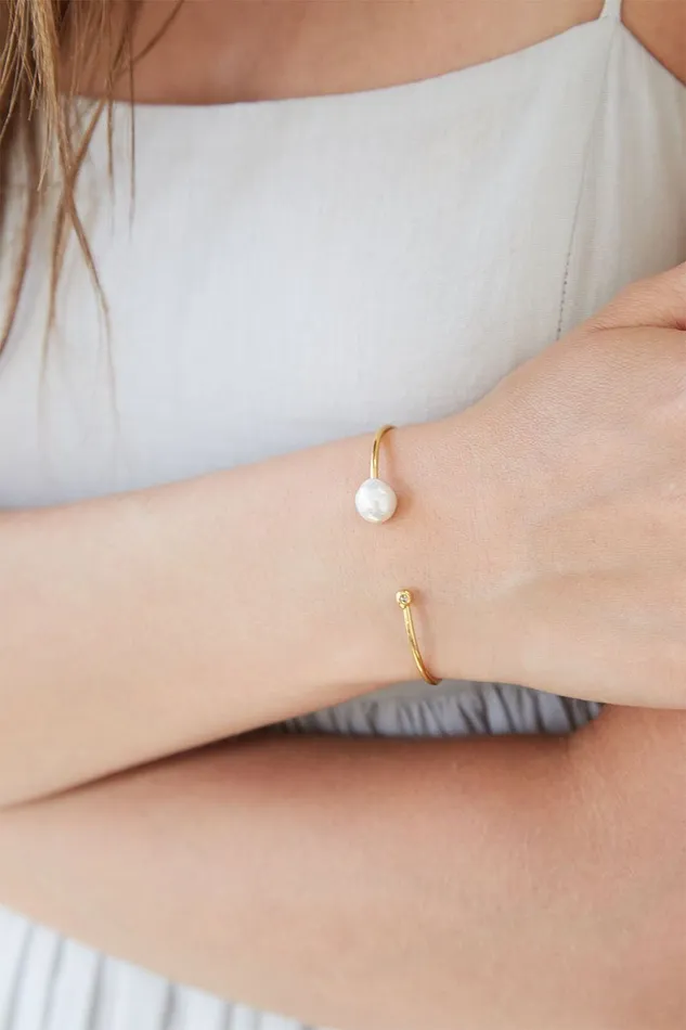Chan Luu Bracelets Women White Pearl And Gold Diamond Cuff