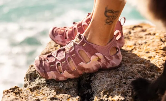 Hyperport H2 KEEN YellowBlack Closed Toe Sandal Women KEEN Sandals Hyperport H2 KEEN YellowBlack Closed Toe Sandal Women KEEN Sandals
