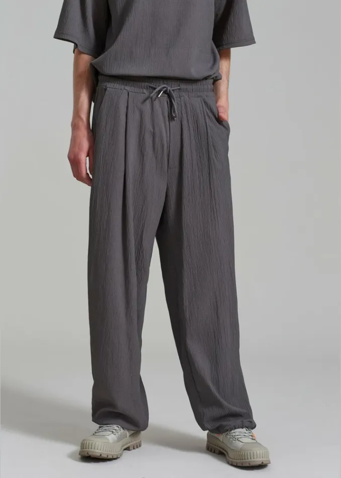 Men The Frankie Shop Eliott Crinkle Pants 8211 Charcoal Charcoal