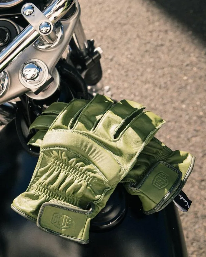 Mens Deus Ex Machina Gloves Gripping Gloves 8211 Khaki Green Khaki Green Mens Deus Ex Machina Gloves Gripping Gloves 8211 Khaki Green Khaki Green