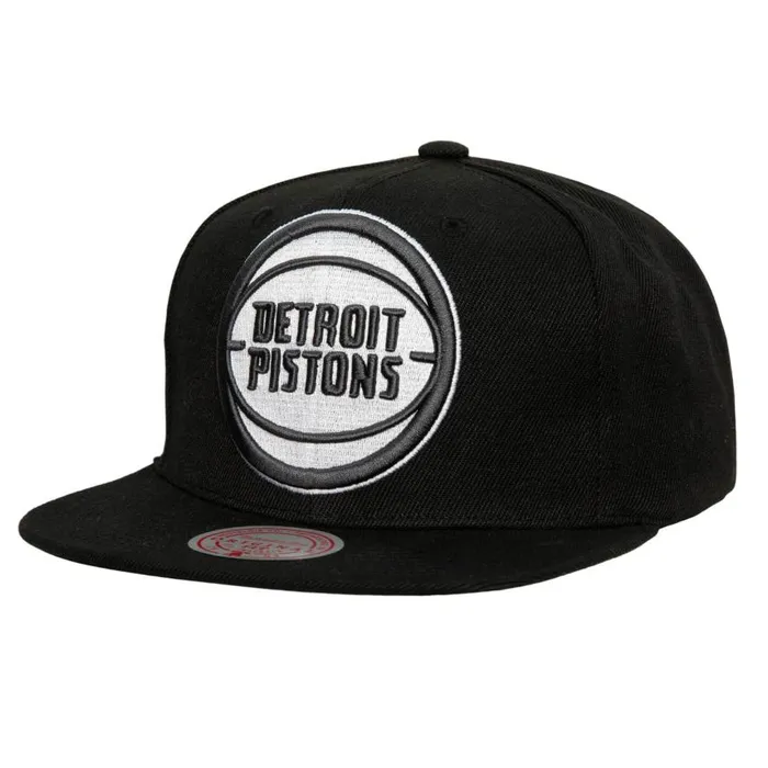 Mitchell and Ness XL BWG Snapback Detroit Pistons Men Hats and Headwear