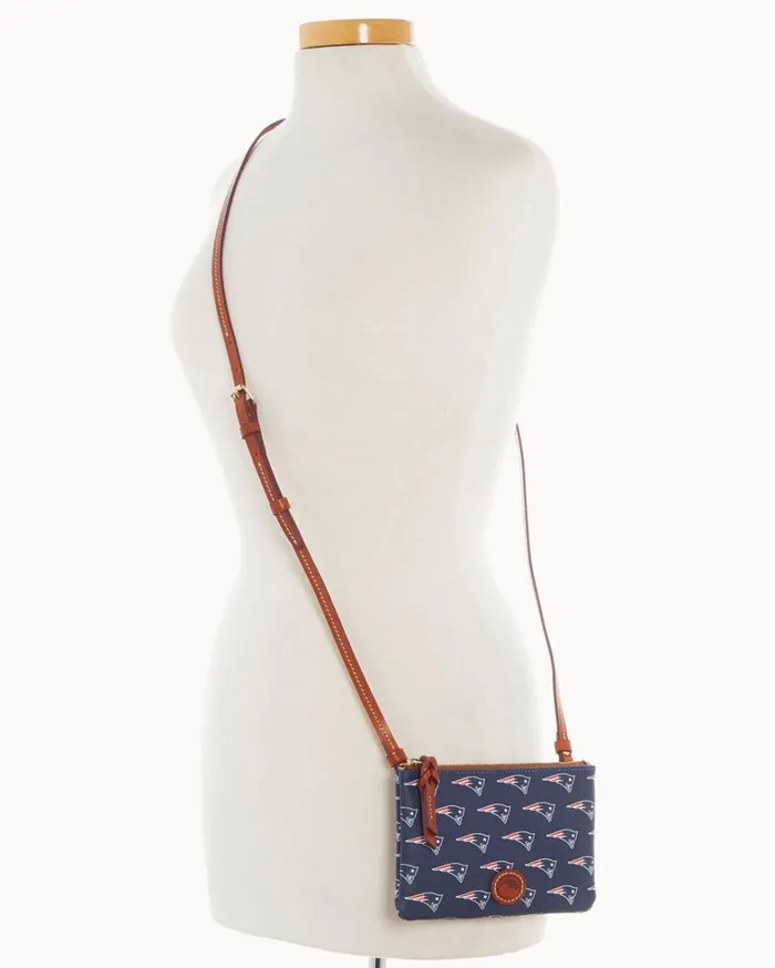 NFL Patriots Top Zip Crossbody Patriots Women Dooney and Bourke Crossbodies NFL Patriots Top Zip Crossbody Patriots Women Dooney and Bourke Crossbodies