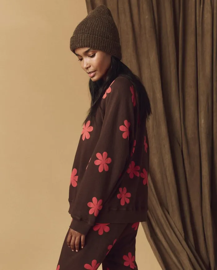 Novelty Tees and Sweats Women The Great The Hand Stamped Slouch Sweatshirt Mocha With Hot Red Daisy Novelty Tees and Sweats Women The Great The Hand Stamped Slouch Sweatshirt Mocha With Hot Red Daisy