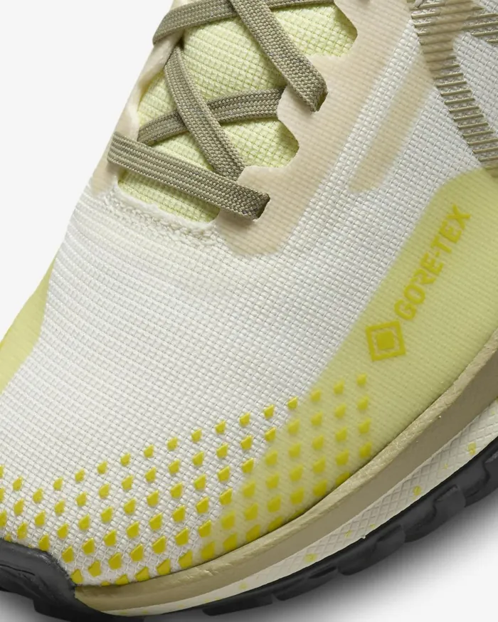 Running Women Nike Pegasus Trail 4 GORETEX Pale Ivoryluminous Greenhigh Voltageneutral Olive