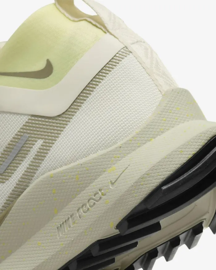 Running Women Nike Pegasus Trail 4 GORETEX Pale Ivoryluminous Greenhigh Voltageneutral Olive
