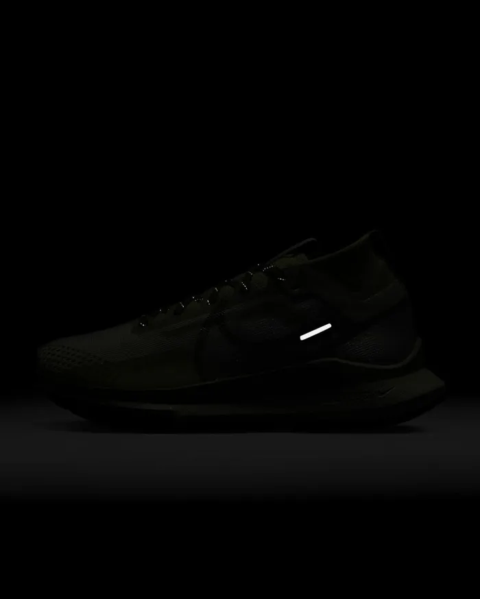 Running Women Nike Pegasus Trail 4 GORETEX Pale Ivoryluminous Greenhigh Voltageneutral Olive