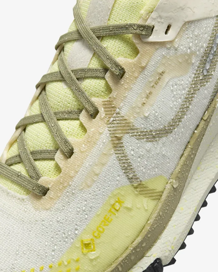 Running Women Nike Pegasus Trail 4 GORETEX Pale Ivoryluminous Greenhigh Voltageneutral Olive