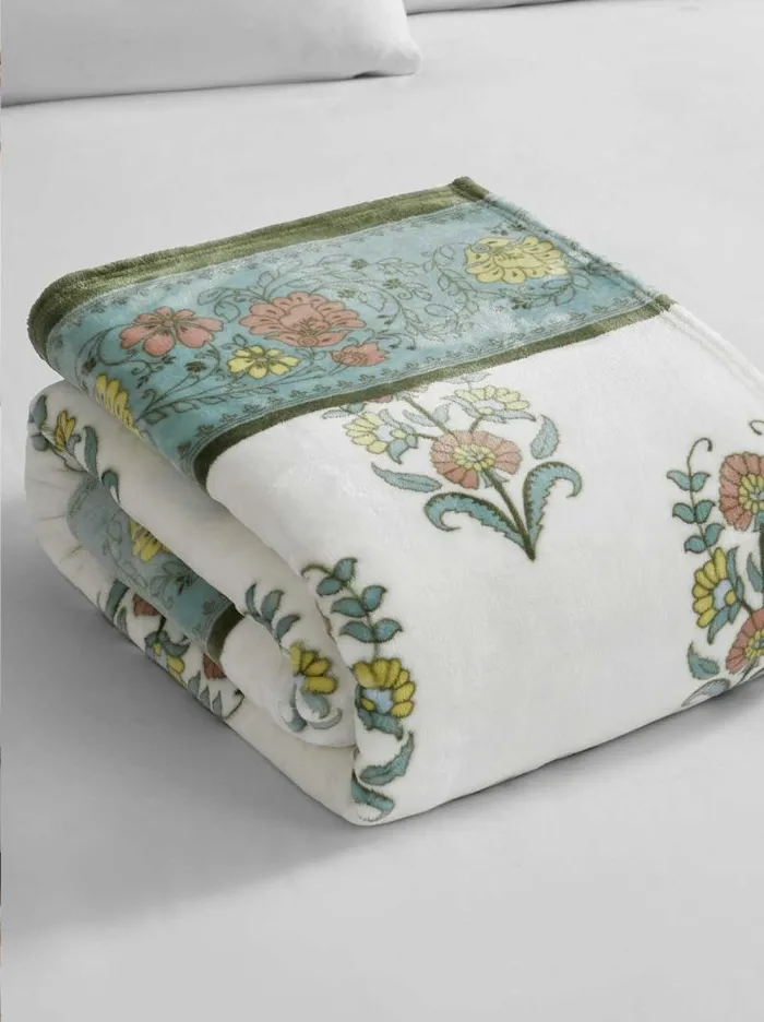 Women Jessica Simpson Blankets Serenity Plush Throw In Sage