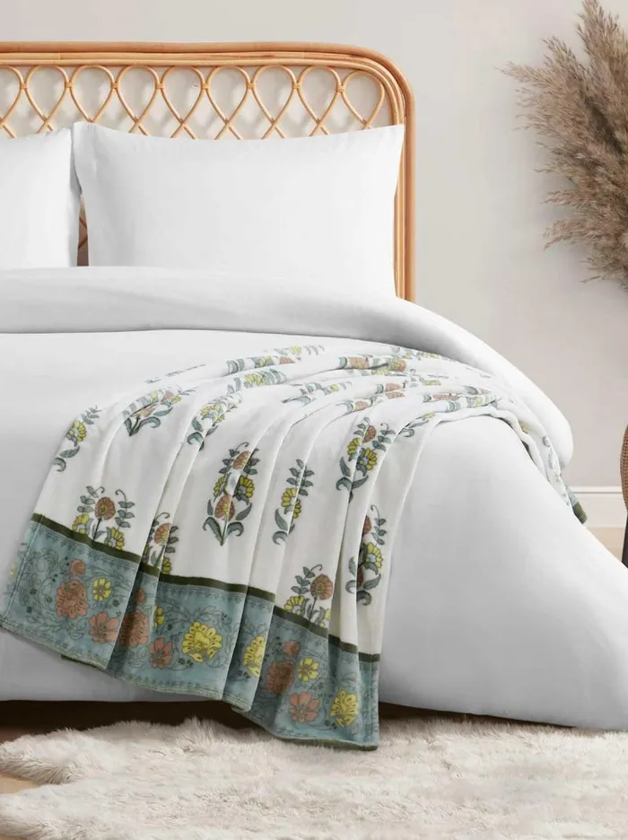 Women Jessica Simpson Blankets Serenity Plush Throw In Sage