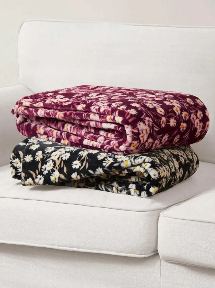 Women Jessica Simpson Blankets Wildflower Park Plush Throw In Wine Red