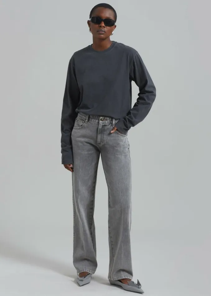 Women The Frankie Shop Montrose Straight Leg Jeans 8211 Grey Wash Grey Wash