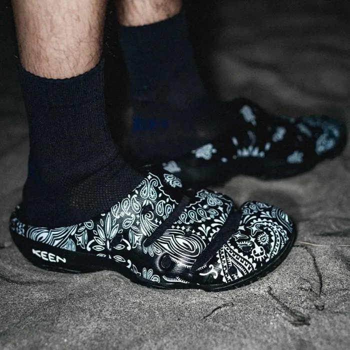 Yogui Arts HandS Black Slide Men KEEN SlipOns Yogui Arts HandS Black Slide Men KEEN SlipOns