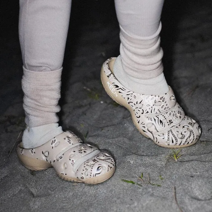 Yogui Arts HandS Sand Slide Women KEEN SlipOns